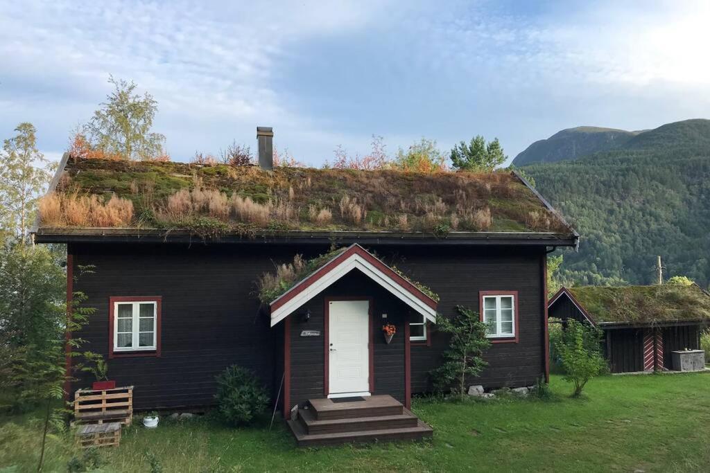 Stille Og Fredelig Ved Fjord Og Fjell Valsøybotn エクステリア 写真